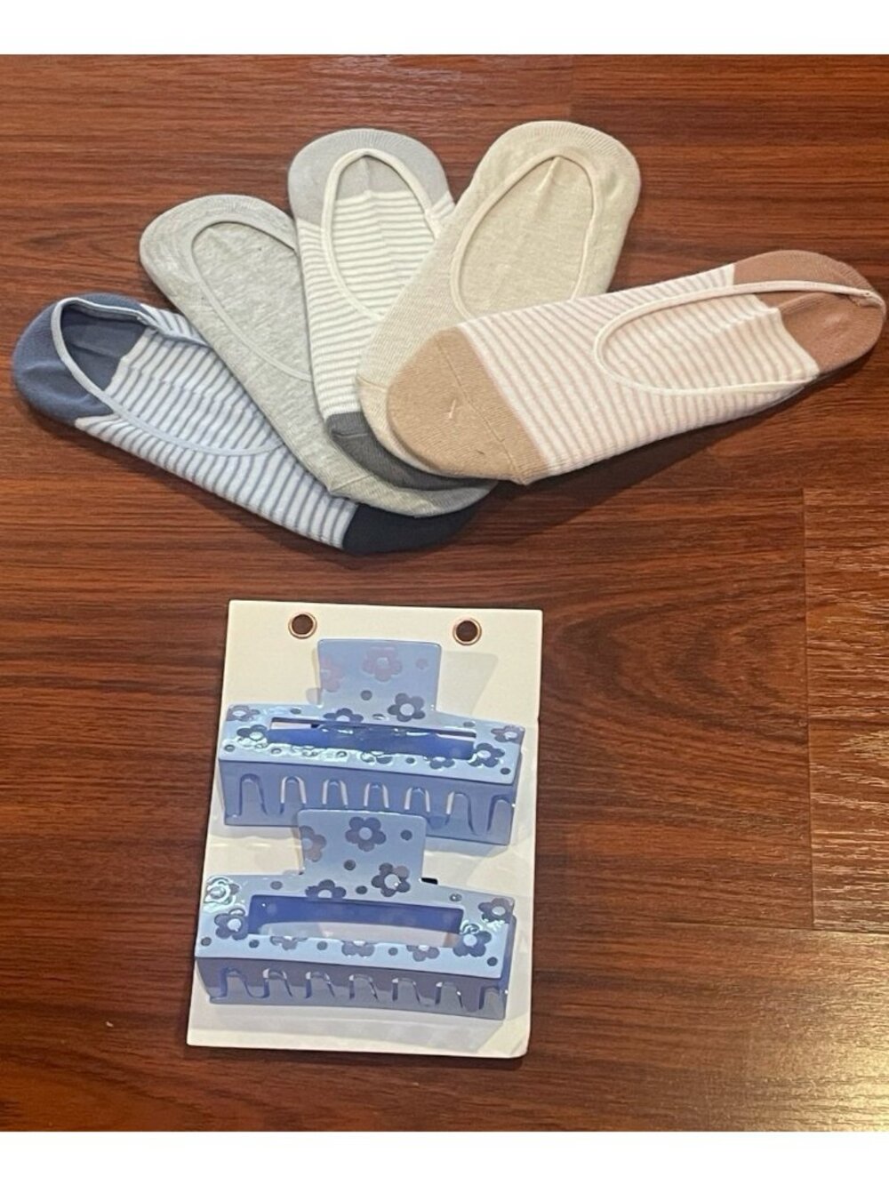 Aerie 2 Large Rectangle HairClips Women's and 5 Socks